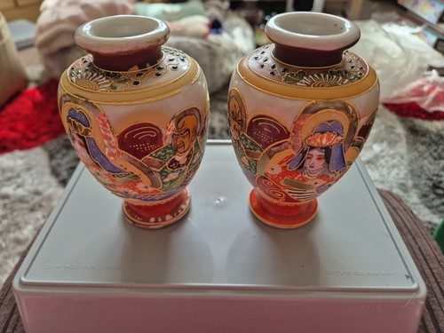 Oriental small vases - pr,