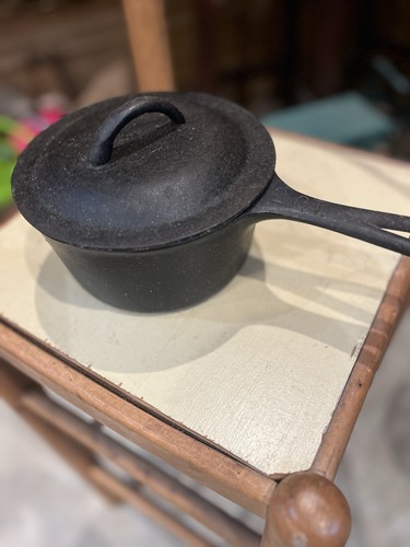 Cast iron saucepan - qt,