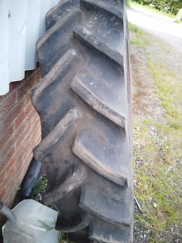 Tractor tyre r38 - 13.6,