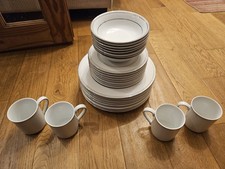 Royal Doulton Paramount Platinum 24 Piece Dinner Set  And 4 Mugs