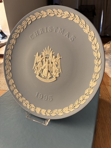 Wedgwood christmas 1995 plate - wedgwood,