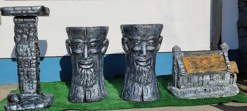 Large face log - log, planter