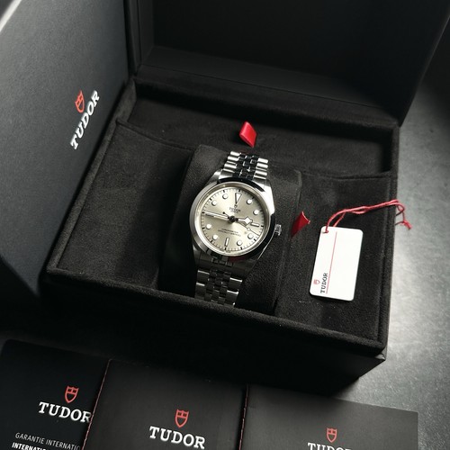 2026 tudor black - black, one