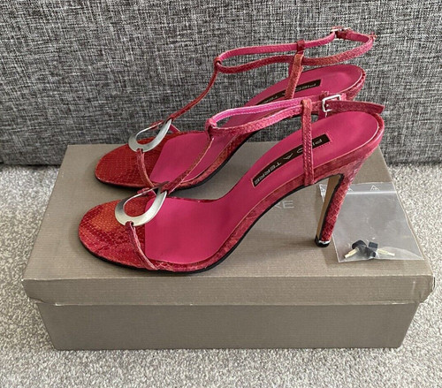 Pied terre women - a,
