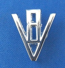 DAIMLER 'V8' CHROME BOOT BADGE FITS V8 BD24521