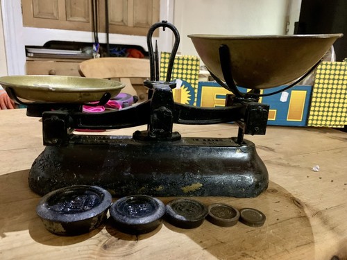 Vintage cast iron - avery, scales