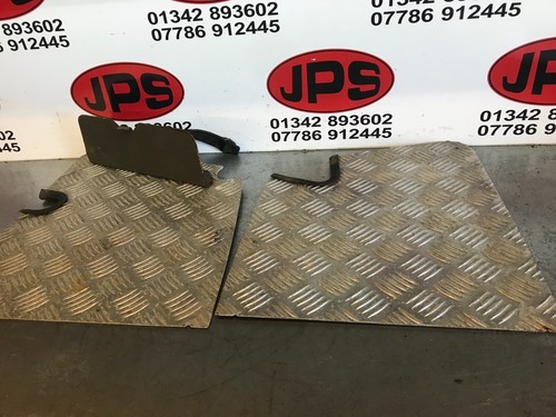 Pair aluminium under bonnet - of,