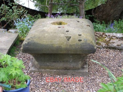 Photo gate post head stone - photo,