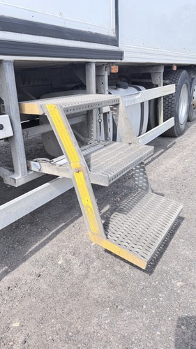 Lorry body folding steps flat - folding,