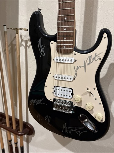 Maroon signed guitar adam - 5,