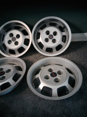 Tr7 wheel trims hub - tr7, caps