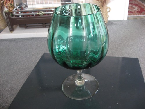 Green vase balloon - balloon, optic