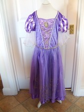 DISNEY RAPUNZEL DRESSING UP