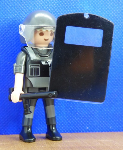 Playmobil policeman - playmobil,