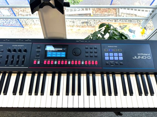Roland juno synthesiser - roland,
