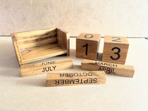 Vintage wooden desk calendar - desk,