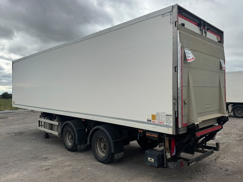 Insulated box trailer - 10.7m,
