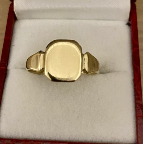 Vintage 1947 solid 9ct gold - vintage,
