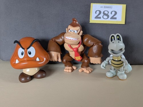 Super mario figures - mario, bones