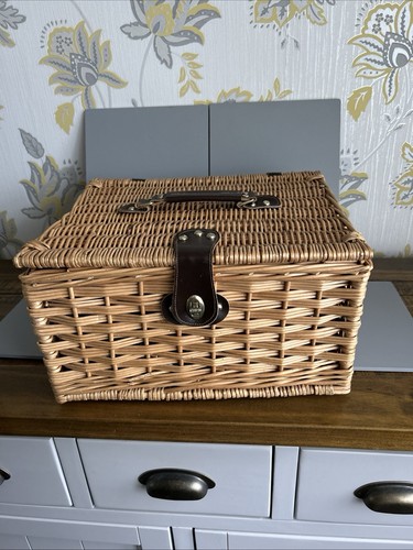 Wicker hamper picnic basket - wicker,