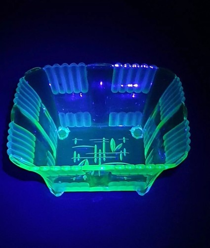Art deco uranium glass square - art,