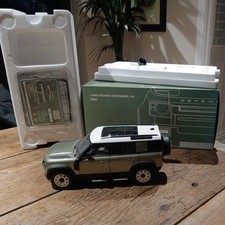 1:18 Land Rover Defender 110