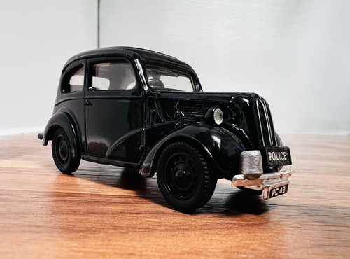 Corgi police ford popular - , 103e