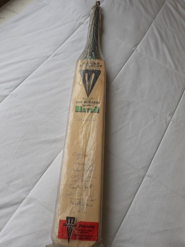 Duncan fearnley bat - bat, signed