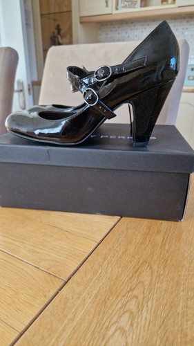 Ladies black patent shoes - black,