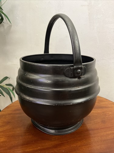 Large black aluminium eve - eve, ware