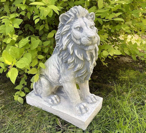 Garden statue lion guardian