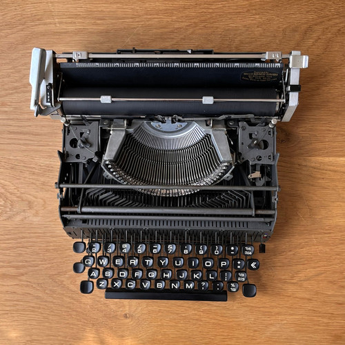 Olivetti dora typewriter good - olivetti,