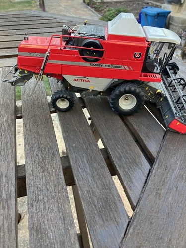 Universal hobbies massey - 1:32,