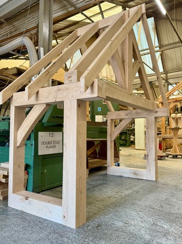 Traditionally built green - , oak