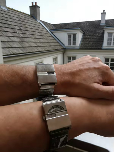 Square jump hour quartz watch - jump,