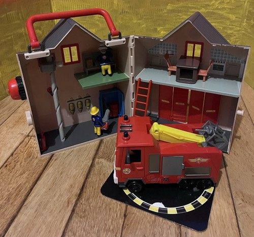 Fireman sam station - fireman,