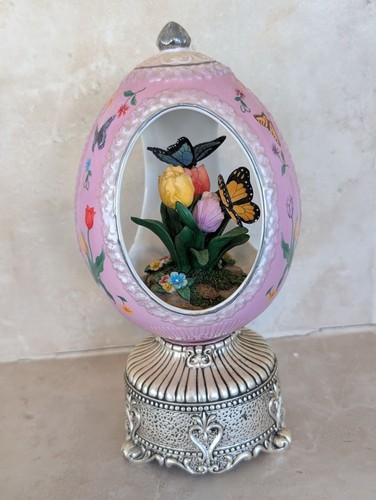 Porcelain egg rotating music - porcelain,