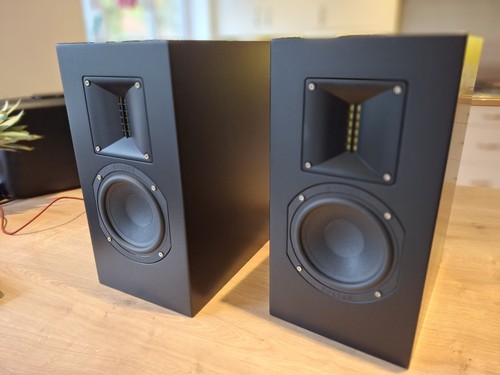 Roksan tr5 speakers satin - roksan,