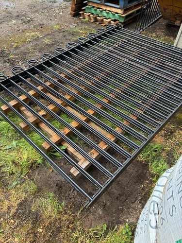 Bow top railings 65m - 3,