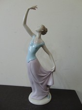Nao by Lladro Figurine 1204