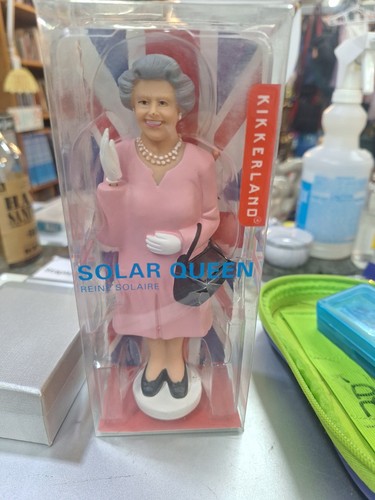 Vtg new solar waving - new, queen