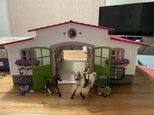Schleich Horse Club 42344 Riding Centre with Rider and Horses