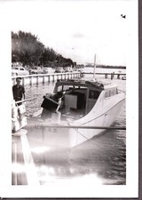 VINTAGE PHOTOGRAPH 1951 OIL/GAS BOAT CABIN CRUISER FISHING MEN'S FASHION PHOTO