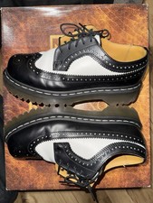 DR MARTENS BLACK WHITE WINGTIP