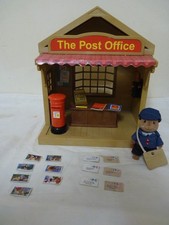 SYLVANIAN FAMILIES VINTAGE POST OFFICE WITH ACCESSORIES