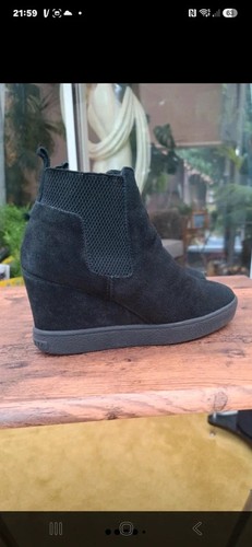 Aquatalia stunning genuine