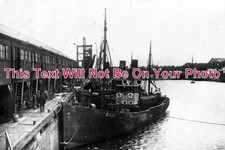 LI 727 - Fish Pontoon, Boston