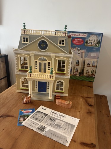 Sylvanian families grand hotel - families,