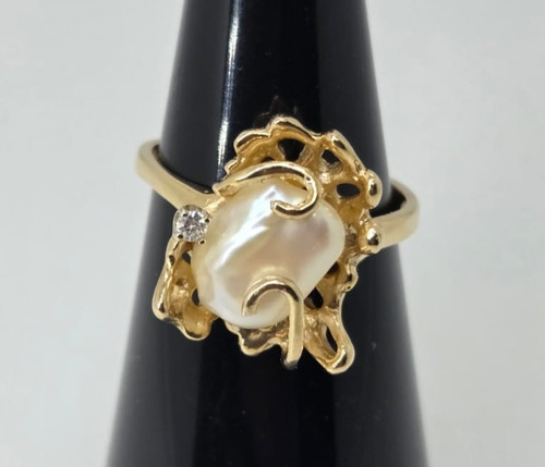 Freshwater baroque pearl and - pearl,