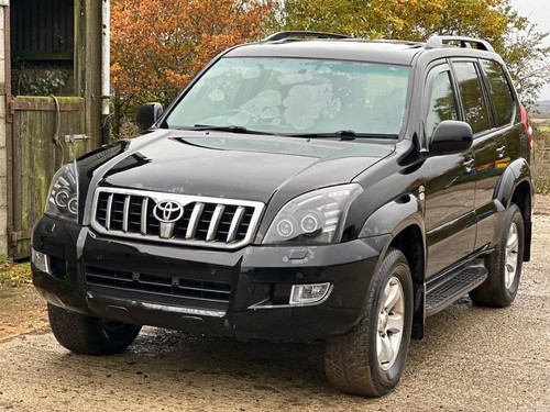 Toyota landcruiser lc4 black - landcruiser,